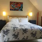 فيلة Eden Countryside Retreat *
